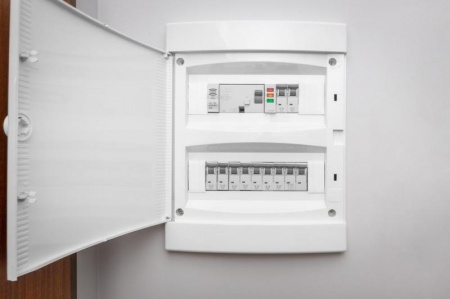 Diagnostic &eacute;lectricit&eacute; : quels points sont v&eacute;rifi&eacute;s dans un b&acirc;timent ?